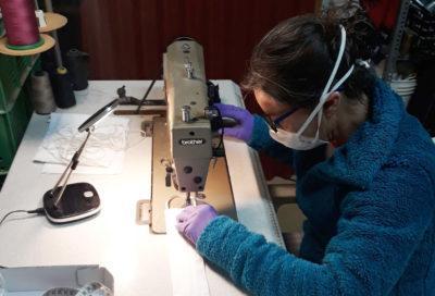En quatre dies Roda de Berà confecciona més de 800 mascaretes de cotó