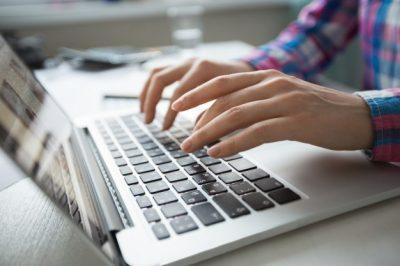 L’Escola d’Adults de Roda de Berà ofereix 35 cursos online per a treballadors i persones en atur