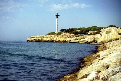 Apareix un cadàver flotant a prop del far de Torredembarra