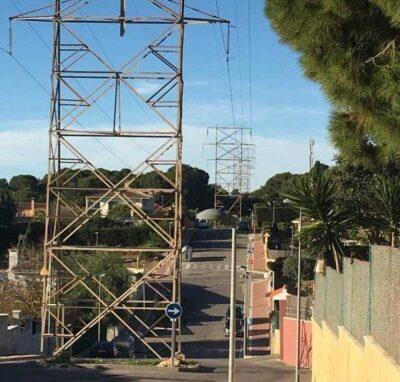 Desmantellaran finalment les torres elèctriques de l’avinguda de la Llum de Creixell