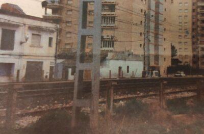 ARA FA 25 ANYS l Polèmica de la tanca de 2,5 metres d’alçada a la via del tren i imminent finalització de les obres del CAP