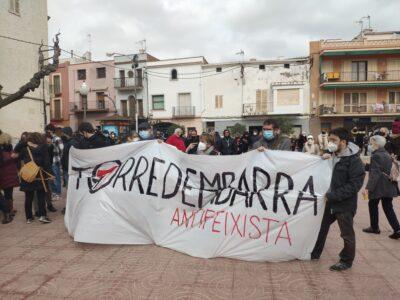 CRÒNICA l Alta tensió en la concentració antifeixista a Torredembarra