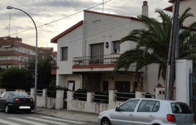 Una casa ocupada al carrer Mimoses atemoreix des de fa temps el veïnat