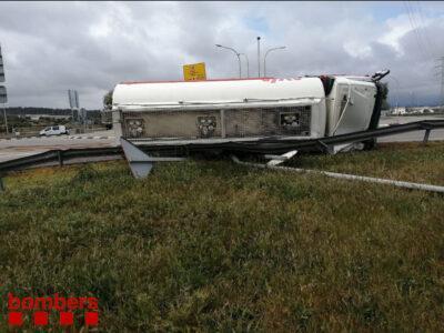 L’accident d’un camió de matèries perilloses a Altafulla obliga activar el pla TRANSCAT