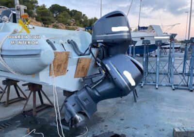 Detingudes tres persones enxampades intentant robar motors d’una embarcació al port de Torredembarra
