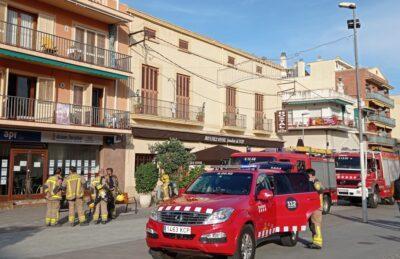 Ensurt a causa de l’incendi d’una campana extractora en un habitatge del carrer Antoni Roig