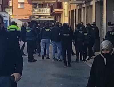 Operació conjunta de Mossos i la Guàrdia Civil al carrer del Mercat