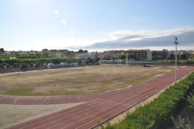 Portes obertes al camp de futbol i a la pista d’atletisme per a ús lliure aprofitant les vacances escolars