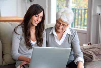 Tecnologia en la tercera edat: reptes i oportunitats per als més grans