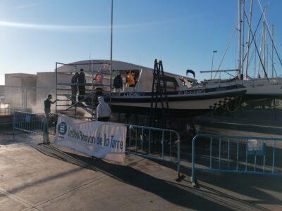 Alumnes de l’Institut Ramon de la Torre reparen embarcacions al port de Torredembarra