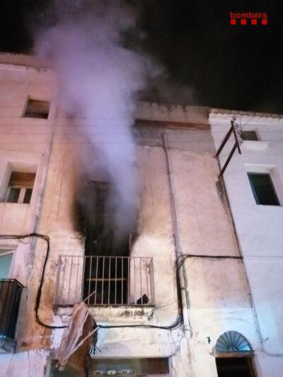 Crema un habitatge al carrer Alt de Sant Pere de Torredembarra