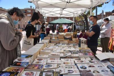 Torredembarra celebrarà Sant Jordi amb paradetes a la plaça Mossèn Boronat i la Revetlla a la Biblioteca