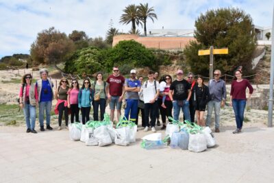 La Jornada de neteja del Roquer de Torredembarra recull més de 34 quilos de deixalles