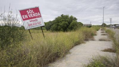 La construcció d’habitatges a Muntanyans II s’allunya una mica més amb la revisió del sòl urbanitzable al litoral