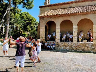 Roda de Berà honora la Mare de Déu de Berà amb una missa de campanya i sardanes