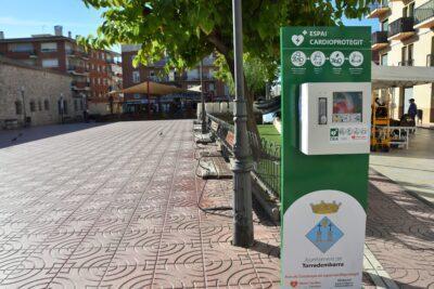 S’instal·len quatre desfibril·ladors en espais exteriors de Torredembarra amb sistema antivandàlic