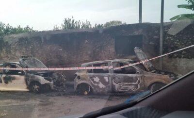 Cremen dos cotxes davant del restaurant incendiat fa una setmana a la Pobla de Montornès