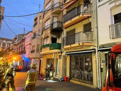 ÚLTIMA HORA: Incendi en un pis del carrer Indústria de Baix a Mar
