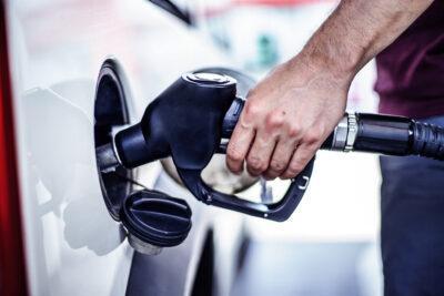 Trucs per a estalviar benzina