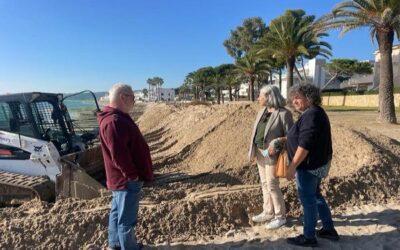 Altafulla aboca sorra a la zona del Voramar d’Altafulla per a protegir-la de possibles temporals