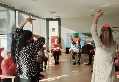 Tallers de flamenc inclusiu per a persones grans per començar l’any al Centre de Dia Marinada