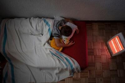 Més de 240.000 infants catalans viuen en llars que no poden mantenir la temperatura adequada