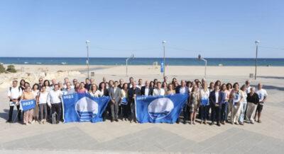 Els consellers d’Acció Climàtica i de Territori lliuren a Torredembarra 120 Banderes Blaves a platges i ports esportius catalans