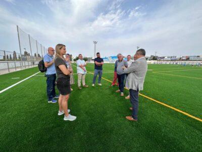 Visita a la nova gespa del camp de futbol municipal de Torredembarra