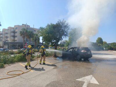 Crema un cotxe estacionat a l’Hotel Nueva Europa de Torredembarra