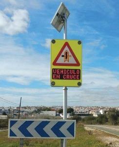 S’instal·la un senyal d’encreuament intel·ligent a la carretera T-210 a la Pobla de Montornès