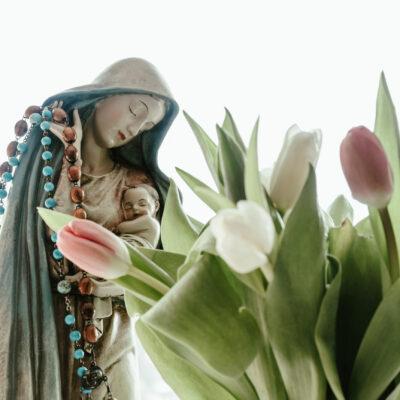 Mes de maig, mes de Maria i les flors