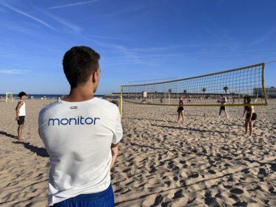El servei de dinamització esportiva a la platja de la Paella es posa en marxa de l’1 de juliol al 30 d’agost