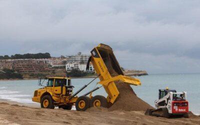 S’aboquen 4.000 metres cúbics de sorra a la platja d’Altafulla