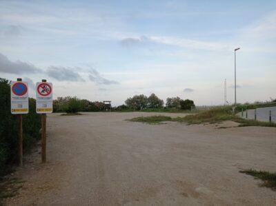 Prohibeixen aparcar a l’esplanada d’entrada als Muntanyans