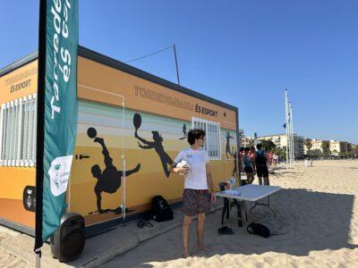 El servei de dinamització esportiva a la platja de la Paella es posa en marxa del 30 de juny fins al 30 d’agost