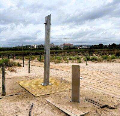 Torredembarra instal·la sis noves dutxes a les platges i demana un ús responsable de l’aigua