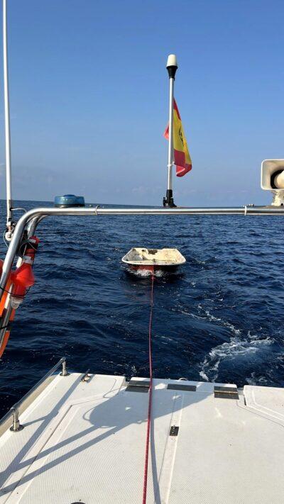 Rescat d’una embarcació fora de control amb dues persones a bord a l’entrada del port de Torredembarra