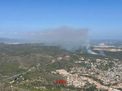 L’incendi d’un vehicle provoca un foc forestal a Roda de Berà
