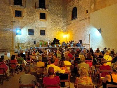 Altafulla tanca l’agost amb la 27a Nit de Piano i Poemes a la plaça de l’Església