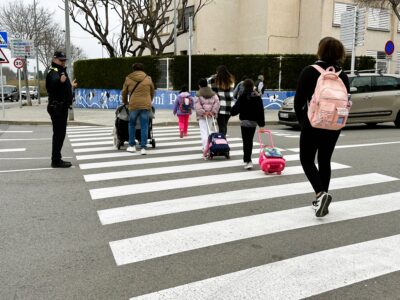 La Policia Local participa en la nova campanya de control d’entorns escolars