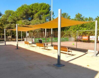 El Catllar instal·la noves zones d’ombrejat al voltant de les pistes municipals de pàdel