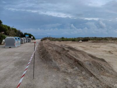 Costes desmantella l’aparcament del costat del Càmping La Gavina de Creixell