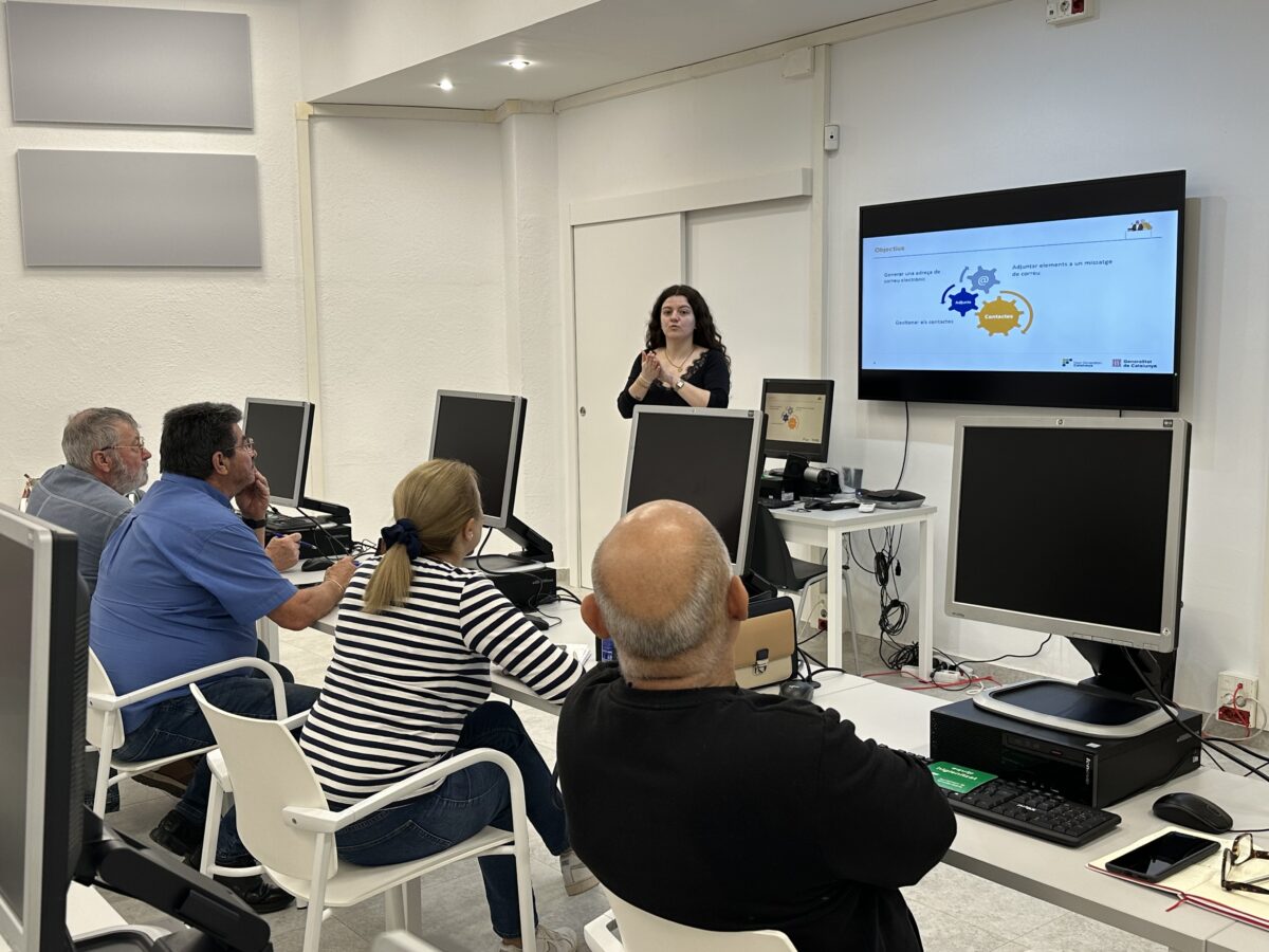 650 Nous cursos Més digitals. Foto arxiu