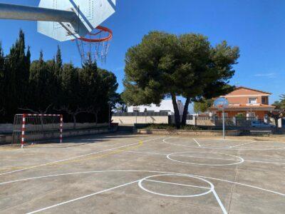Millores a la pista esportiva de la urbanització Esplai Tarragoní del Catllar