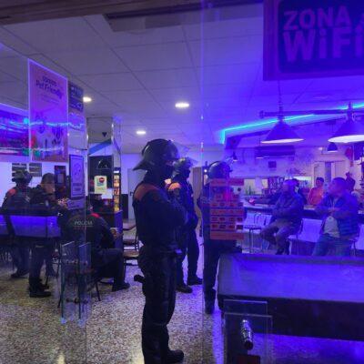 Detingut un home per amagar 15 embolcalls de cocaïna sota un billar d’un local de Torredembarra