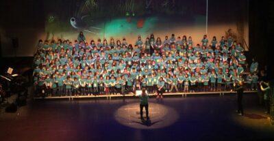Els grups de primer i segon de l’Escola Municipal de Música de Torredembarra participen en el Cantaxics 2026