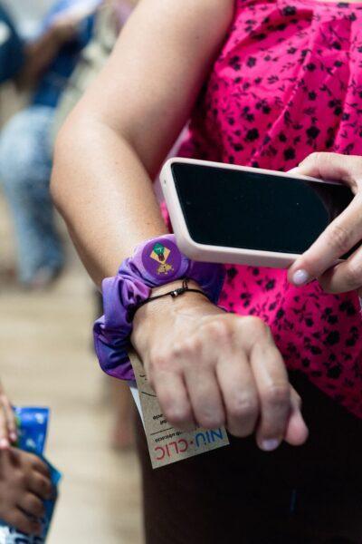 La Pobla de Montornès aposta per la seguretat feminista distribuint lliga-cues intel·ligents
