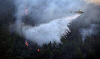 Un foc a la Pobla de Montornès ha obligat a tallar dues hores la línia d’alta velocitat Barcelona-Madrid