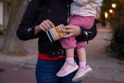 La complexitat dels tràmits continua deixant famílies fora de les prestacions socials