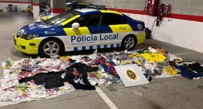 S’intervenen 400 peces de roba en una nova actuació de la Policia Local contra la venda ambulant il·legal